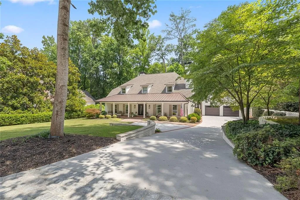 Atlanta, Georgia 30305, United States, 4 Bedrooms Bedrooms, ,5 BathroomsBathrooms,Residential,Active,168847