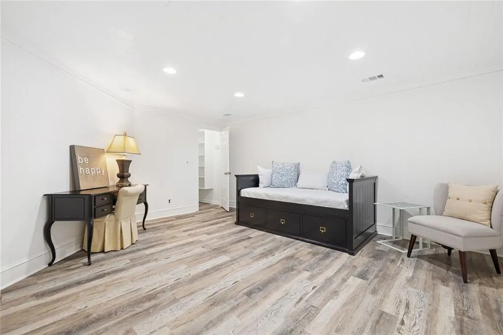 Atlanta, Georgia 30305, United States, 4 Bedrooms Bedrooms, ,5 BathroomsBathrooms,Residential,Active,168847