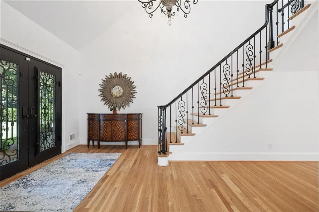 Atlanta, Georgia 30305, United States, 4 Bedrooms Bedrooms, ,5 BathroomsBathrooms,Residential,Active,168847