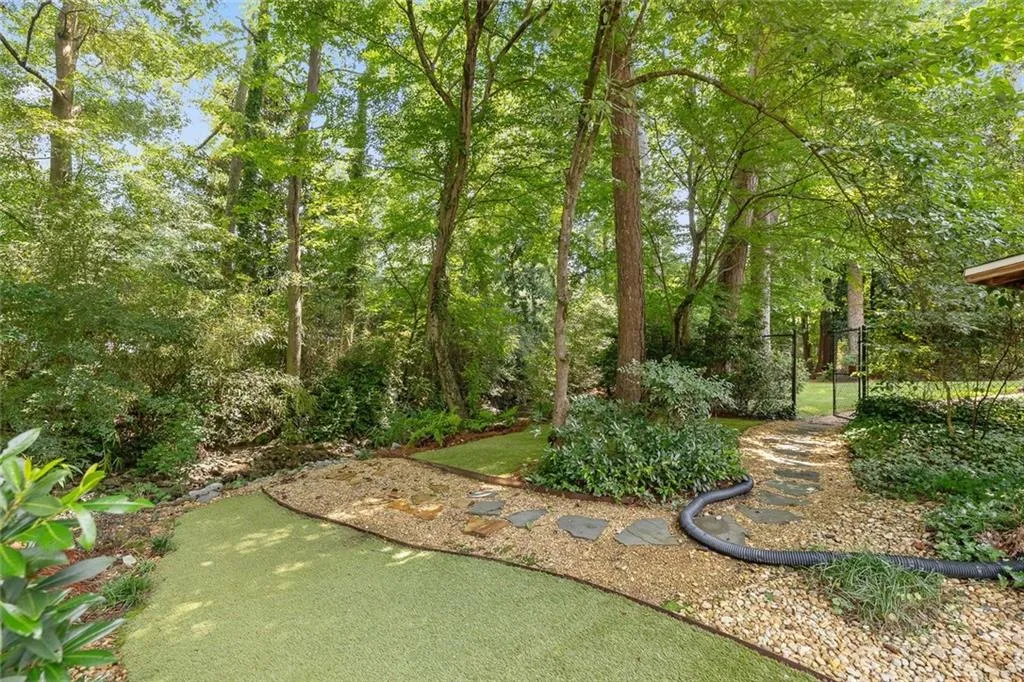 Atlanta, Georgia 30305, United States, 4 Bedrooms Bedrooms, ,5 BathroomsBathrooms,Residential,Active,168847