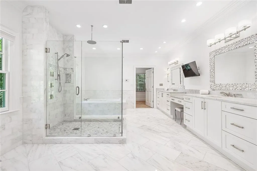 Atlanta, Georgia 30305, United States, 4 Bedrooms Bedrooms, ,5 BathroomsBathrooms,Residential,Active,168847