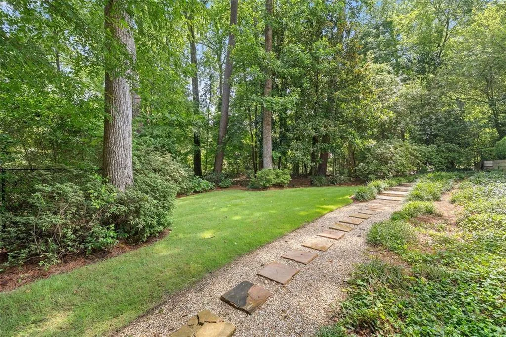 Atlanta, Georgia 30305, United States, 4 Bedrooms Bedrooms, ,5 BathroomsBathrooms,Residential,Active,168847