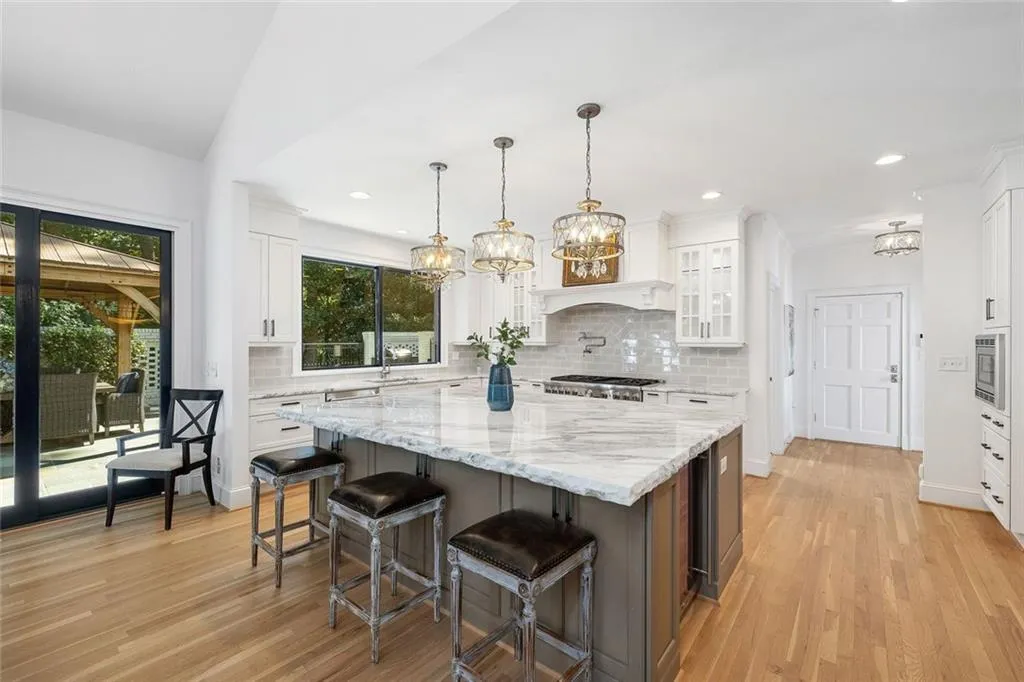 Atlanta, Georgia 30305, United States, 4 Bedrooms Bedrooms, ,5 BathroomsBathrooms,Residential,Active,168847