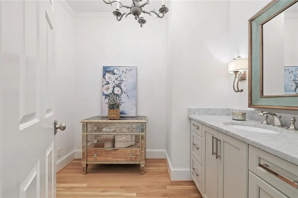 Atlanta, Georgia 30305, United States, 4 Bedrooms Bedrooms, ,5 BathroomsBathrooms,Residential,Active,168847