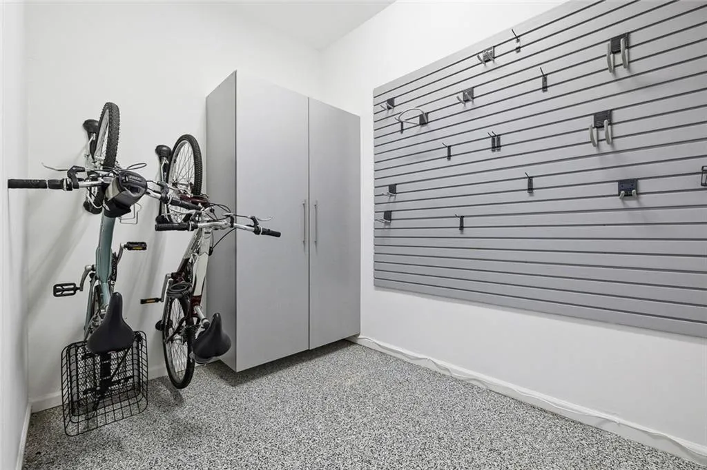 Atlanta, Georgia 30305, United States, 4 Bedrooms Bedrooms, ,5 BathroomsBathrooms,Residential,Active,168847