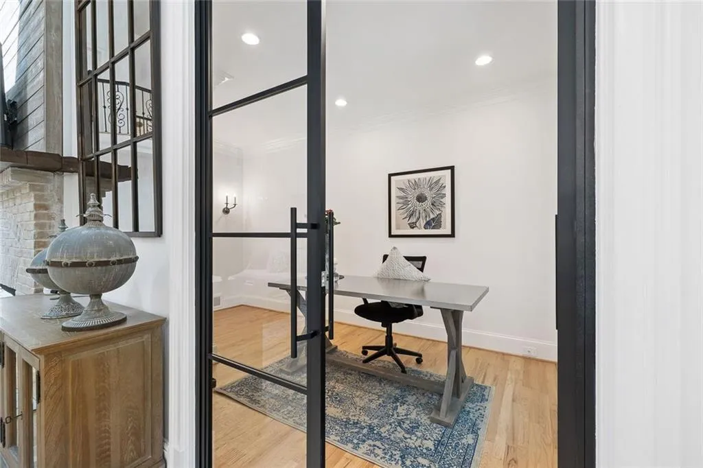 Atlanta, Georgia 30305, United States, 4 Bedrooms Bedrooms, ,5 BathroomsBathrooms,Residential,Active,168847