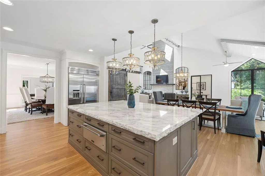 Atlanta, Georgia 30305, United States, 4 Bedrooms Bedrooms, ,5 BathroomsBathrooms,Residential,Active,168847