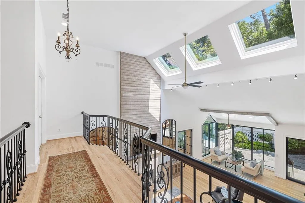 Atlanta, Georgia 30305, United States, 4 Bedrooms Bedrooms, ,5 BathroomsBathrooms,Residential,Active,168847