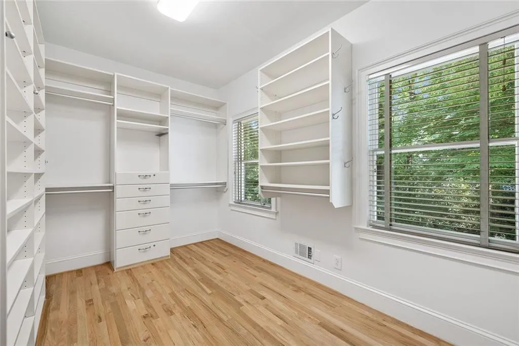 Atlanta, Georgia 30305, United States, 4 Bedrooms Bedrooms, ,5 BathroomsBathrooms,Residential,Active,168847