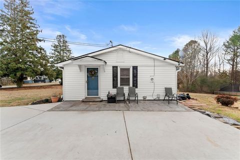 Homes For Sale - 4539 Cash Drive<br/> Flowery Branch, GA 30542