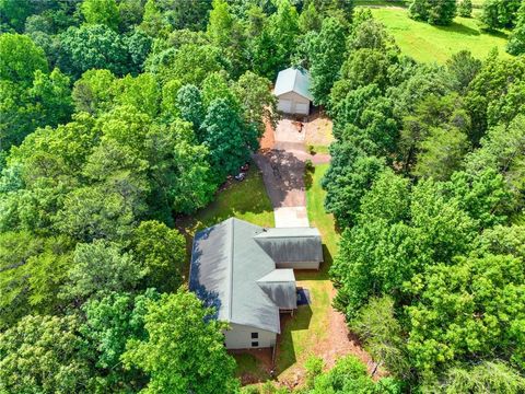 A home in Dawsonville