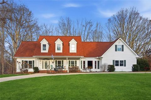 Homes For Sale - 124 Golden Autumn Drive<br/> Dahlonega, GA 30533