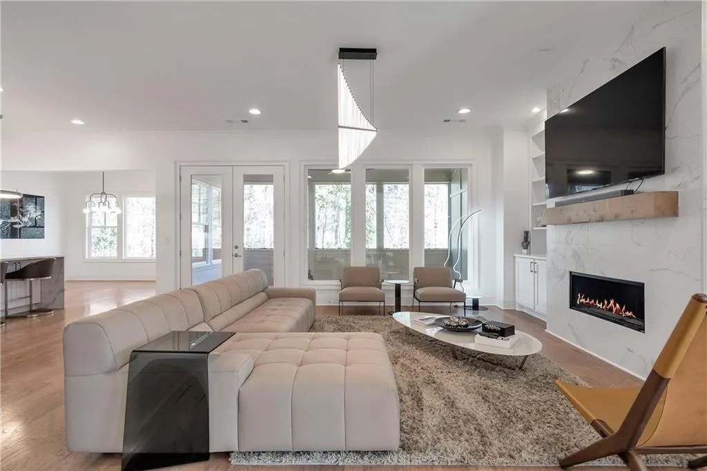 Dunwoody, Georgia 30338, United States, 6 Bedrooms Bedrooms, ,6 BathroomsBathrooms,Residential,Pending,118956