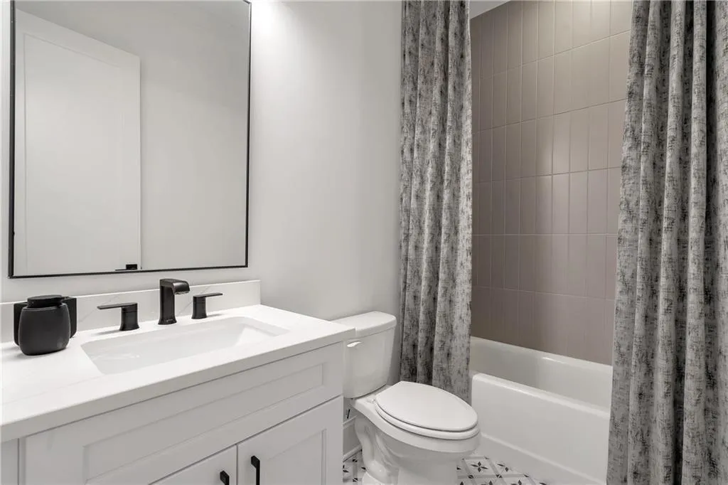 Dunwoody, Georgia 30338, United States, 6 Bedrooms Bedrooms, ,6 BathroomsBathrooms,Residential,Pending,118956