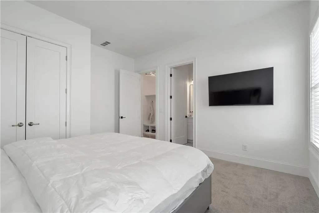 Dunwoody, Georgia 30338, United States, 6 Bedrooms Bedrooms, ,6 BathroomsBathrooms,Residential,Pending,118956