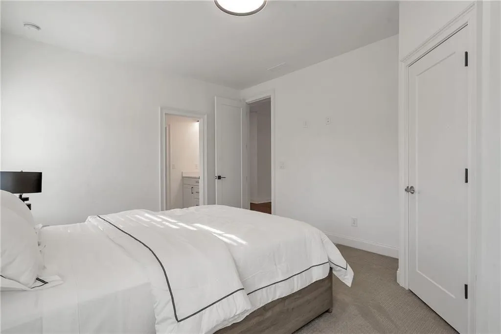 Dunwoody, Georgia 30338, United States, 6 Bedrooms Bedrooms, ,6 BathroomsBathrooms,Residential,Pending,118956