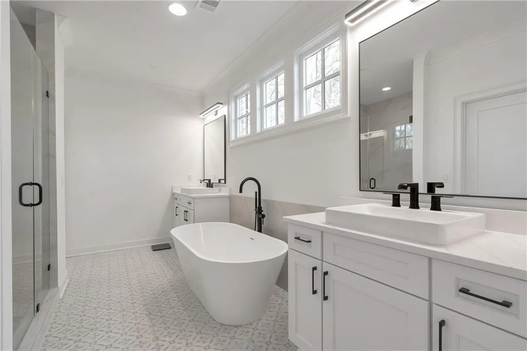 Dunwoody, Georgia 30338, United States, 6 Bedrooms Bedrooms, ,6 BathroomsBathrooms,Residential,Pending,118956