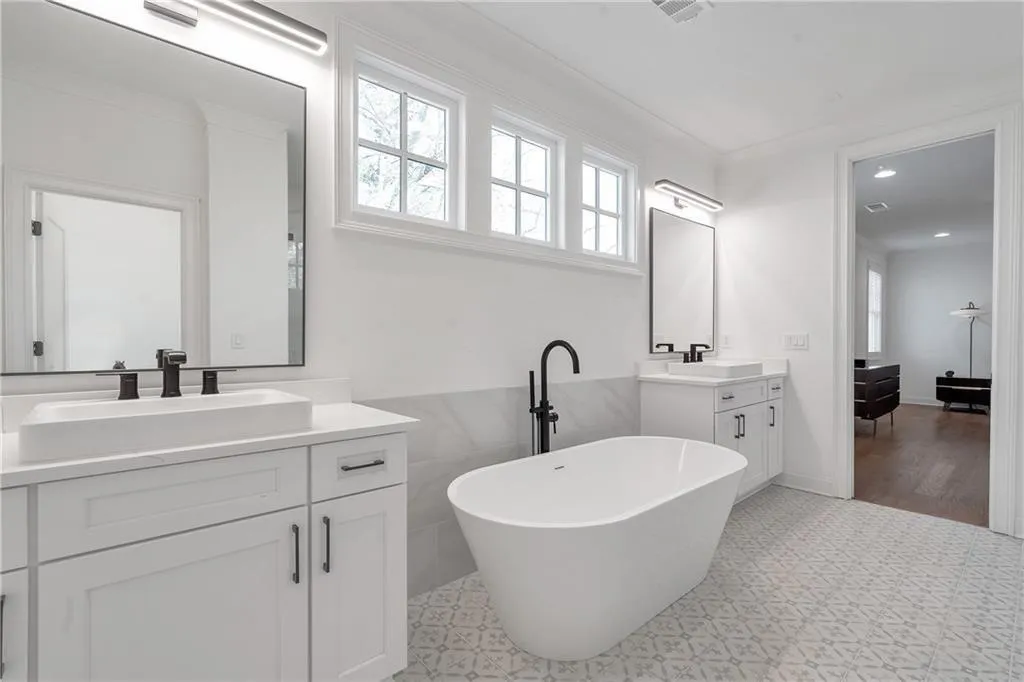 Dunwoody, Georgia 30338, United States, 6 Bedrooms Bedrooms, ,6 BathroomsBathrooms,Residential,Pending,118956