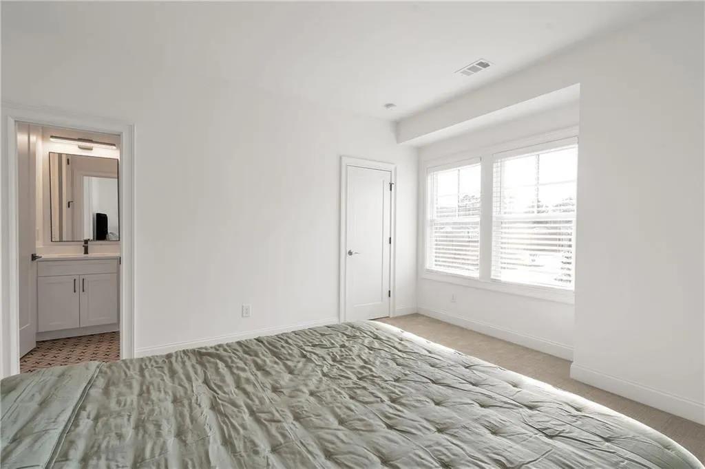 Dunwoody, Georgia 30338, United States, 6 Bedrooms Bedrooms, ,6 BathroomsBathrooms,Residential,Pending,118956