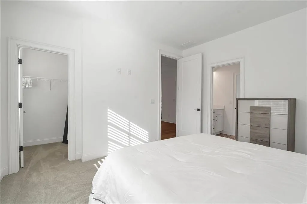 Dunwoody, Georgia 30338, United States, 6 Bedrooms Bedrooms, ,6 BathroomsBathrooms,Residential,Pending,118956