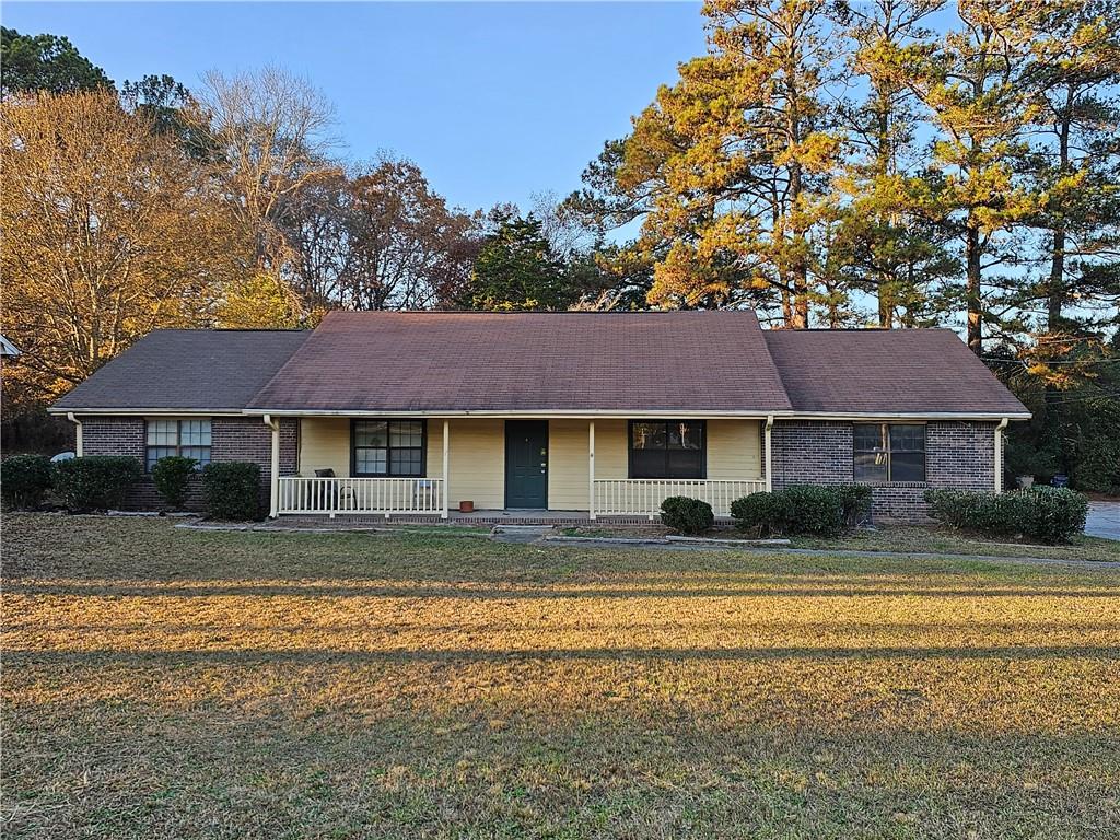 Ready for move in starting October 1, 2025; Unit B of a duplex located in Snellville has two bedroom with one full bath, with a large family room. Enjoy the hardwood floors throughout that has all the space you need; close to shopping, restaurants, and US78. Newer laminate flooring in bathroom and kitchen areas. Eat in kitchen with access from the back door. Oversized bedrooms with a tub/shower combo with a separate laundry room. Huge parking pad in back to share with the other unit. Private entry from parking in the back as well. Come be the first to enjoy everything that is practically brand new with plenty of upgrades throughout. Sorry, no housing vouchers are accepted at this time. Tenant is responsible for all utilities; Water are split between the two tenants, billed by the landlord.