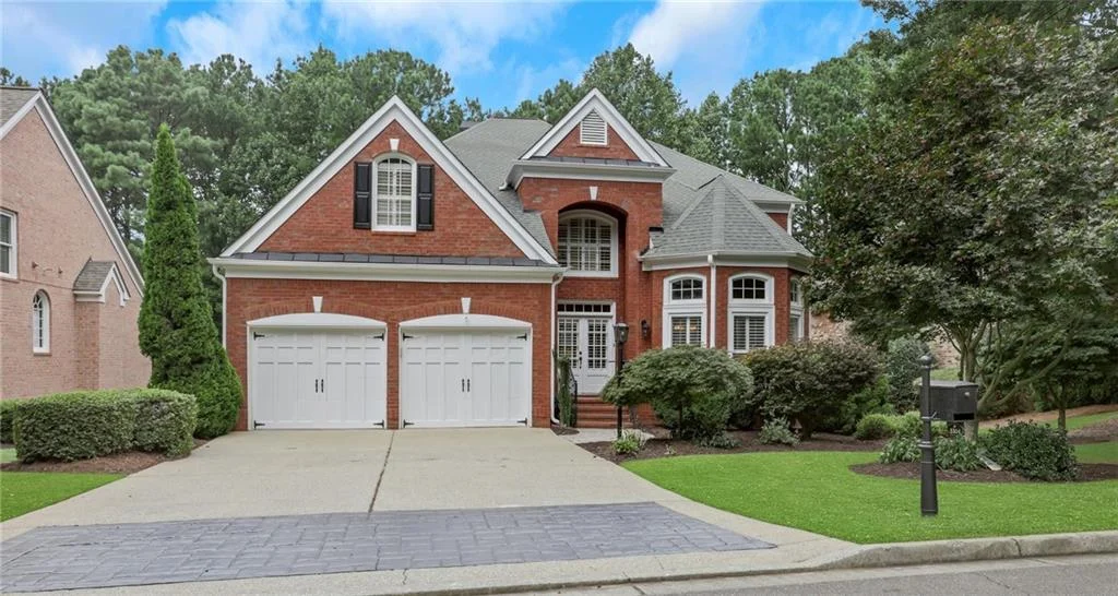 5304 Davenport Manor