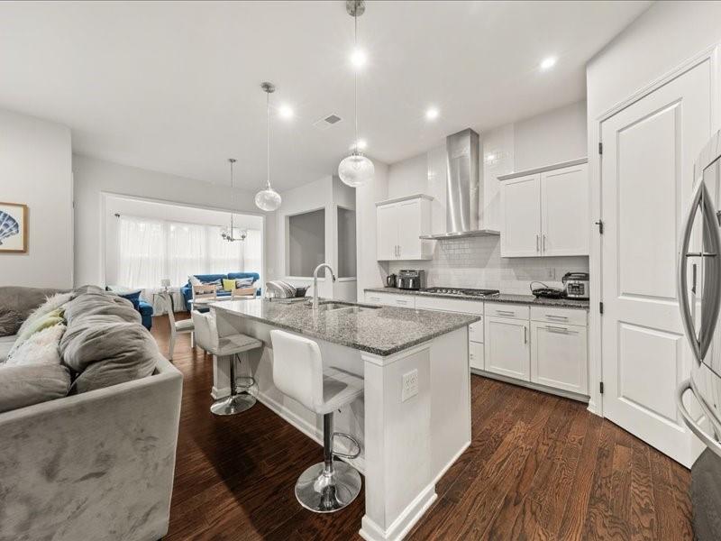 1395 Crestwind Road NW