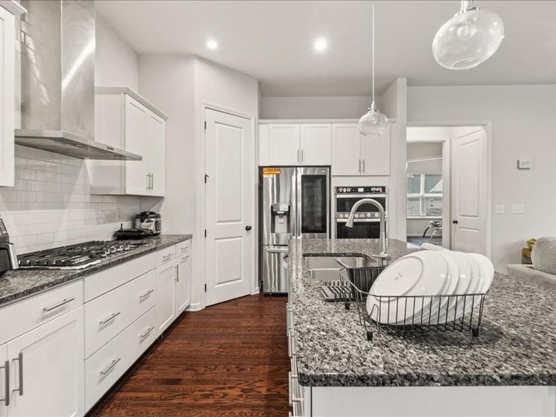 1395 Crestwind Road NW