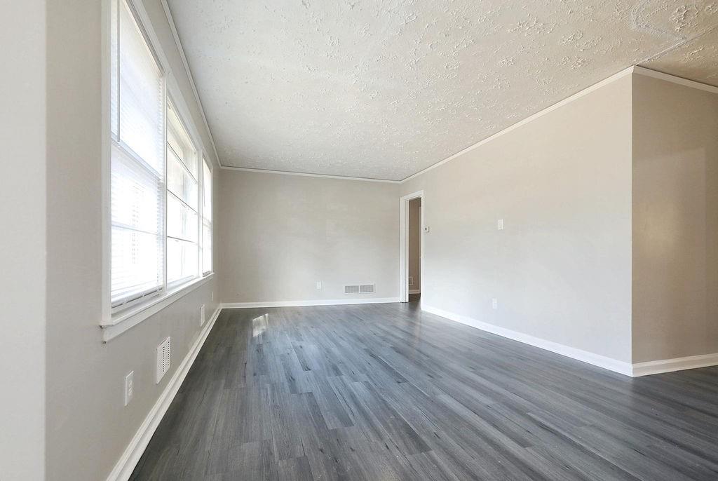 2576 wood valley Drive