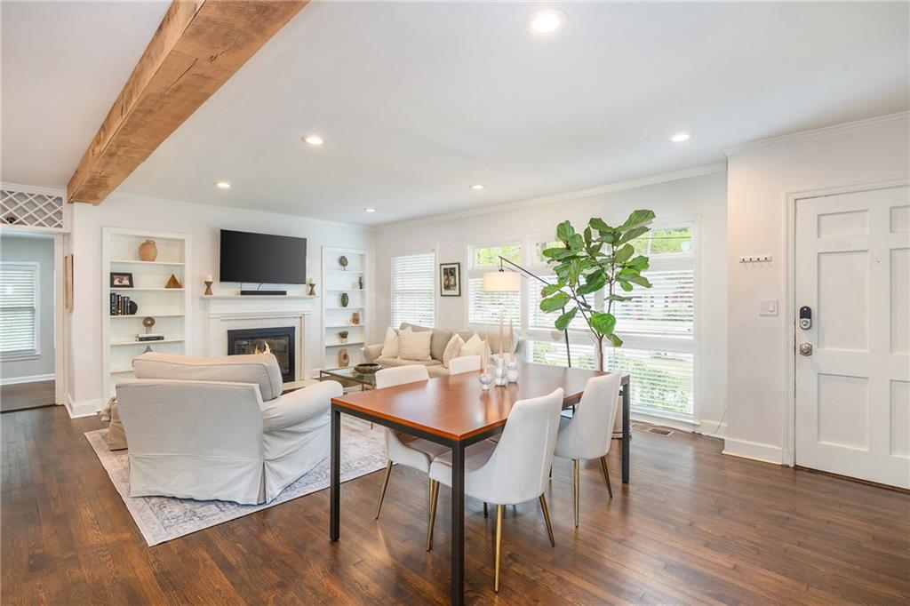 960 Lindridge Drive NE