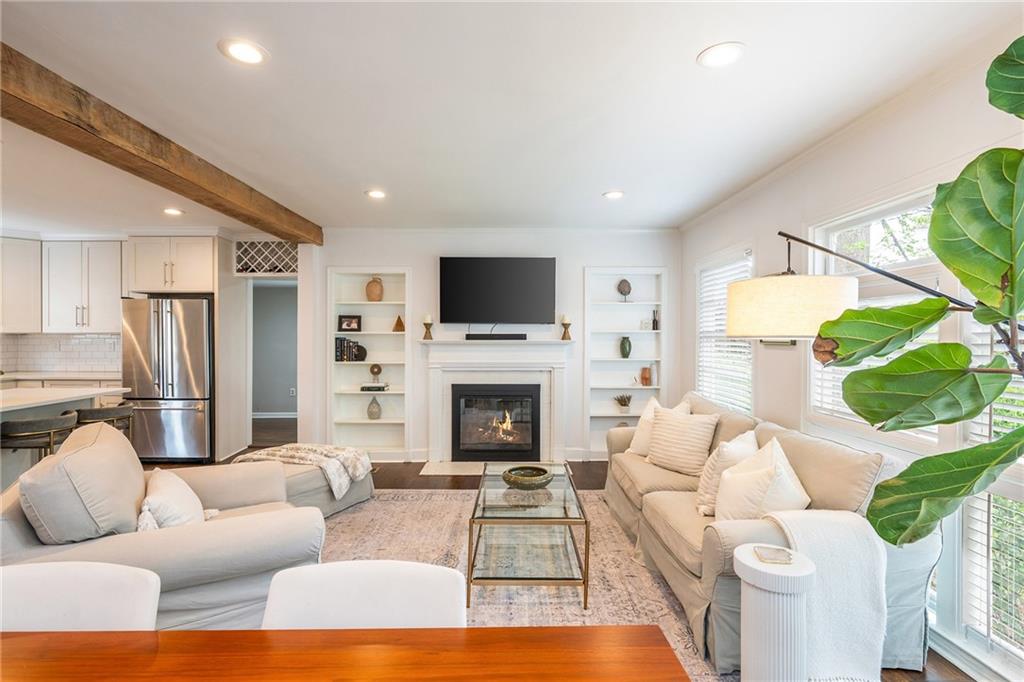 960 Lindridge Drive NE