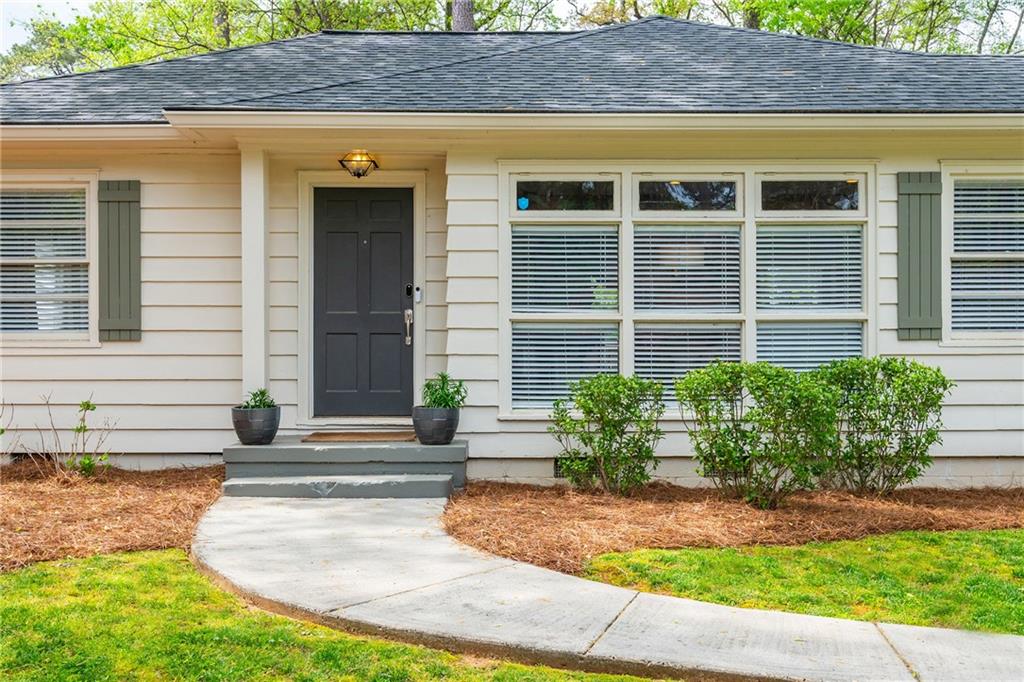 960 Lindridge Drive NE