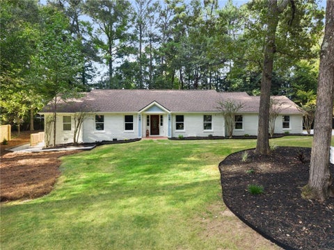 Homes For Sale - 860 Landmark Drive<br/> Sandy Springs, GA 30342