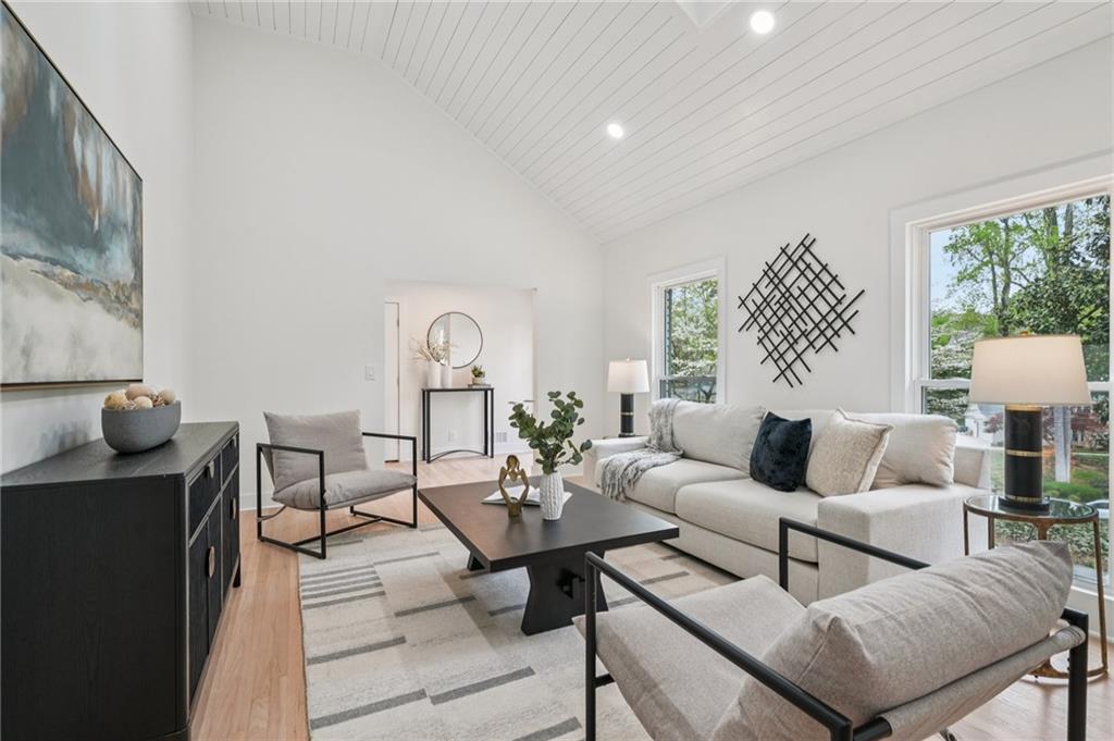 6335 Aberdeen Drive NE