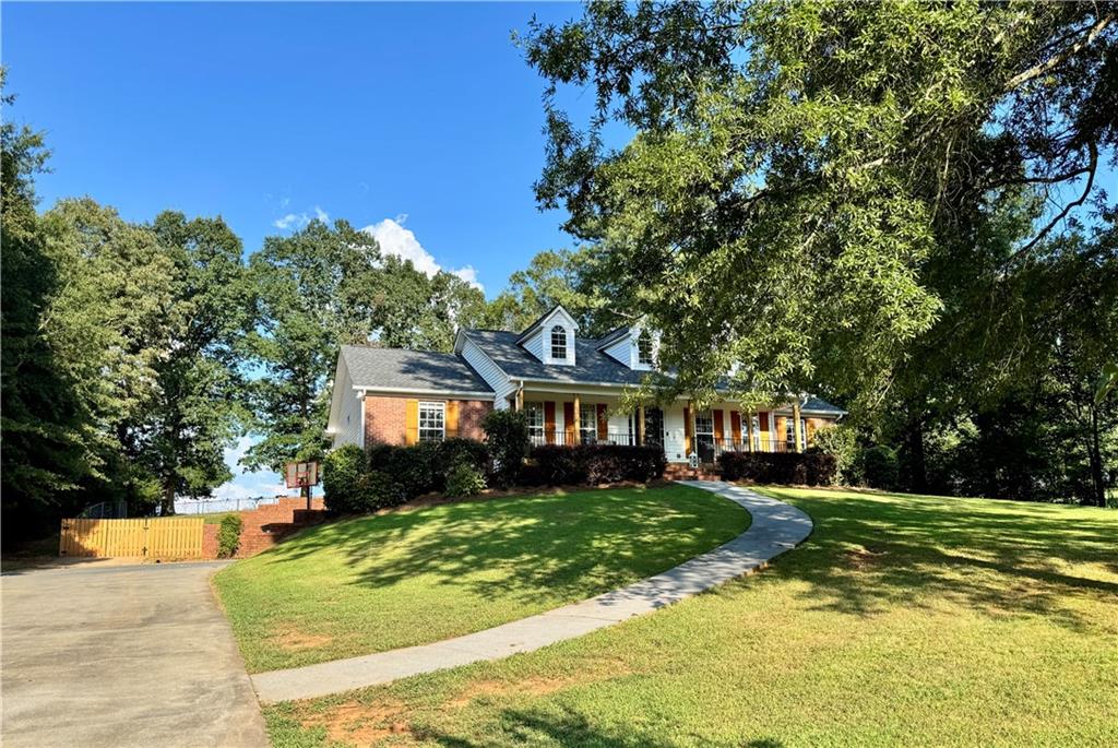 132 Hunter Drive NE
