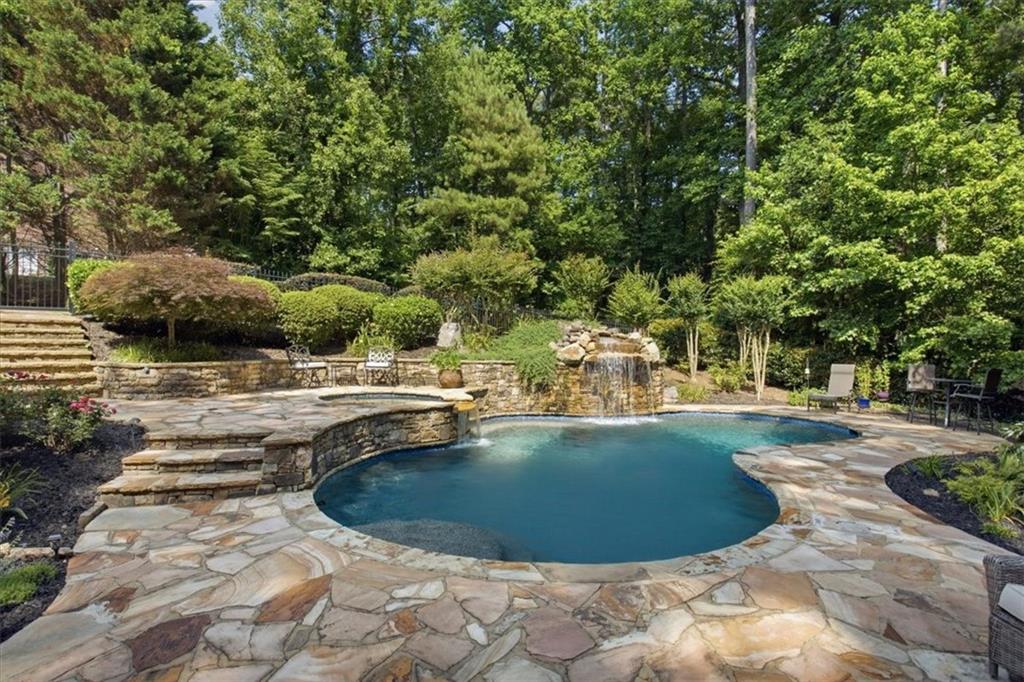 880 Colonial Lane