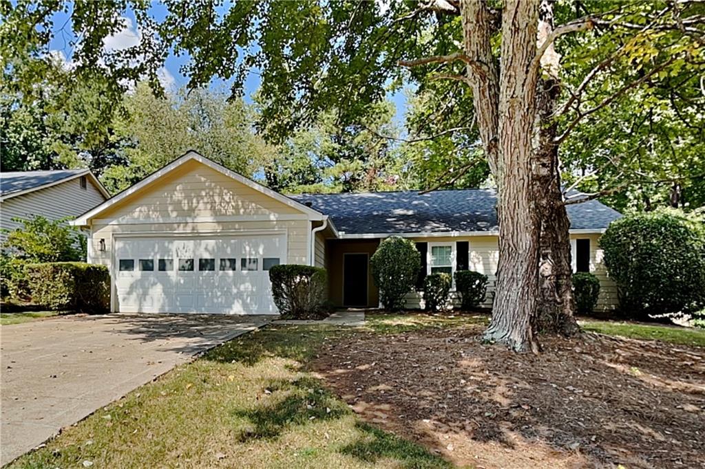 Charming 3 bed, 2 bath, 1,738 sq ft home in Alpharetta! Open kitchen concept with updated counters and a spacious living room. Primary suite with attached bathroom. Spacious backyard, great for gatherings! Pets accepted on a case by case basis. Additional admin fees apply. The Fireplace is decorative. Schedule your showing today! This home is as-is.
This home may be located within a Homeowners Association (HOA) community. If so, residents will be responsible for adhering to all HOA rules and regulations. Please contact your agent or landlord's agent for more information.