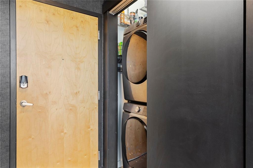 245 N Highland Avenue NE 323