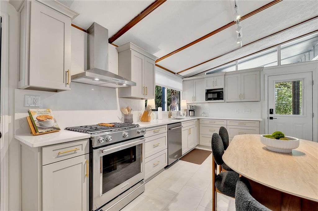 Sherwood Forest - Residential Lease