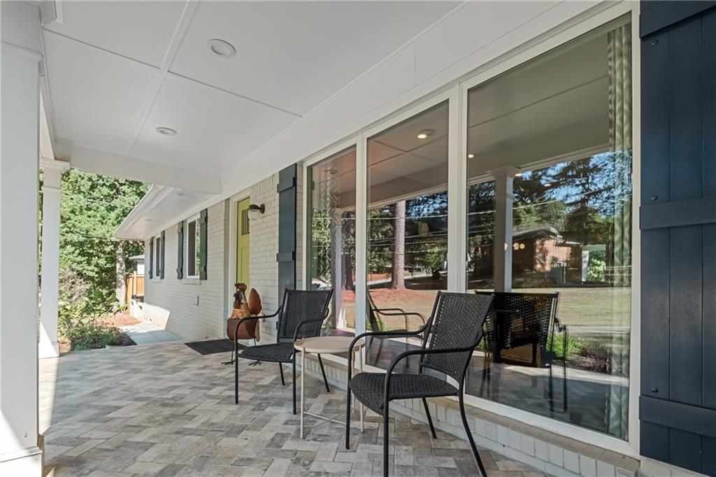 1086 Chatsworth Drive
