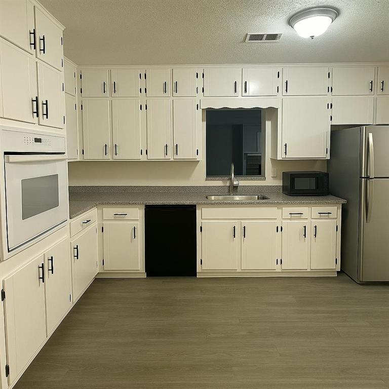 661 Oak Drive, Riverdale, Georgia image 2