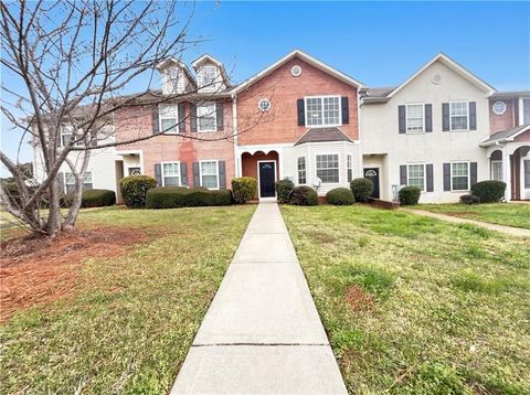 Townhouse For Sale - 825 Commerce Boulevard<br/> Riverdale, GA 30296