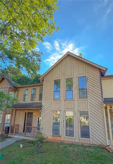 Townhouse For Rent - 869 Heritage Oaks Drive<br/> Dekalb County, Stone Mountain, GA 30088
