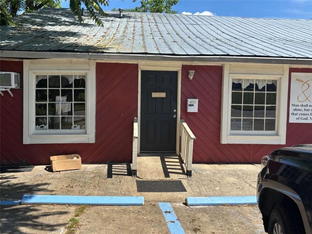 702 W Elm Street W