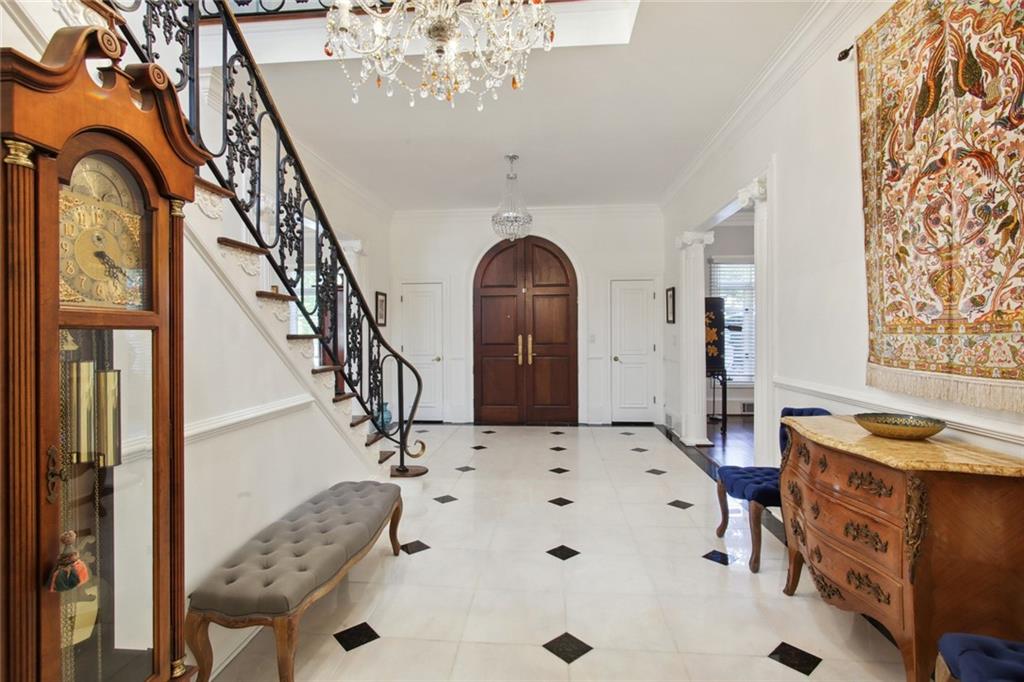 2760 Carmon On Wesley NW