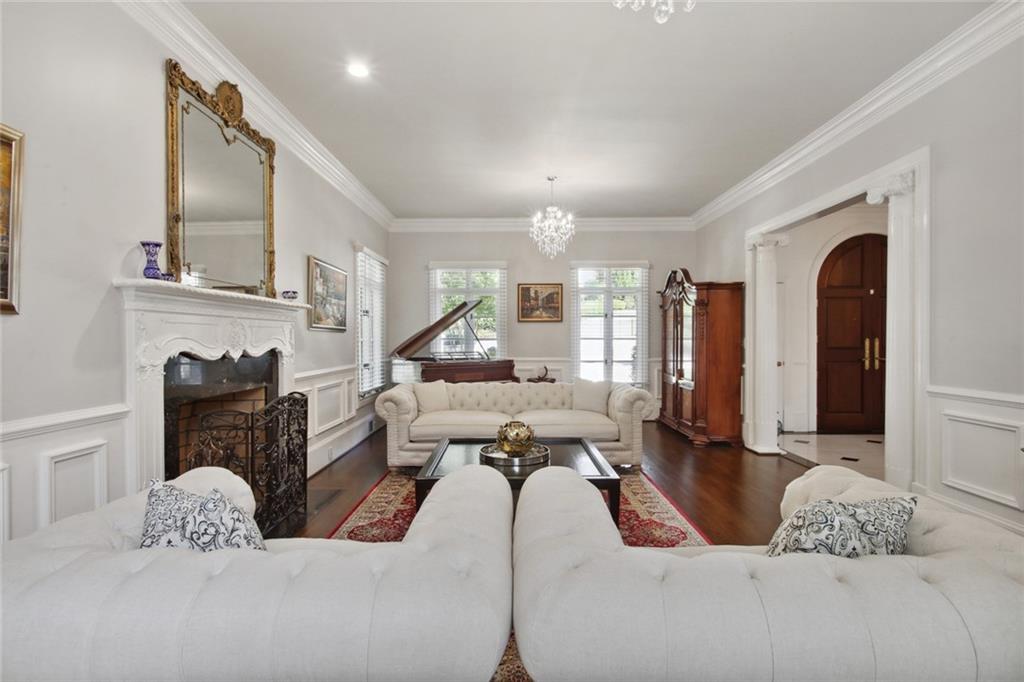 2760 Carmon On Wesley NW