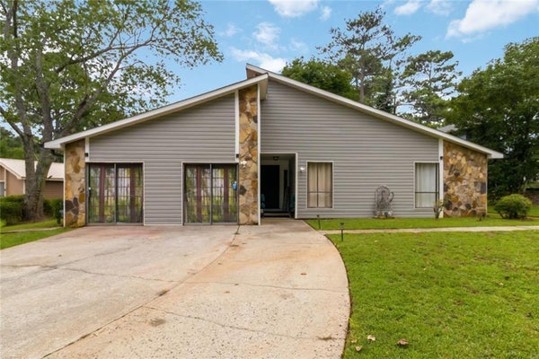 8847 WELLSTON CT, JONESBORO, GA 30238 - Image ddedde2084079d02fedaef0a740d4dac/4053374280