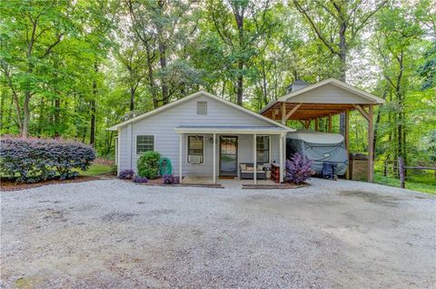 A home in Dacula