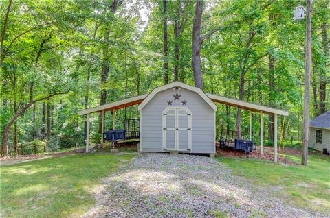 A home in Dacula