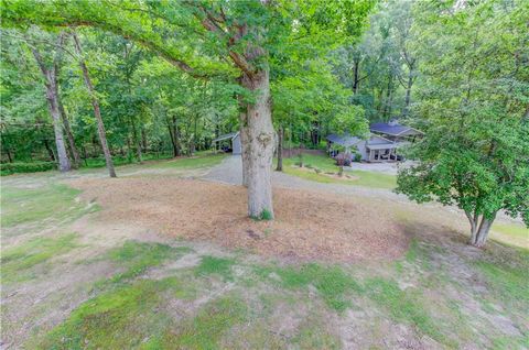 A home in Dacula